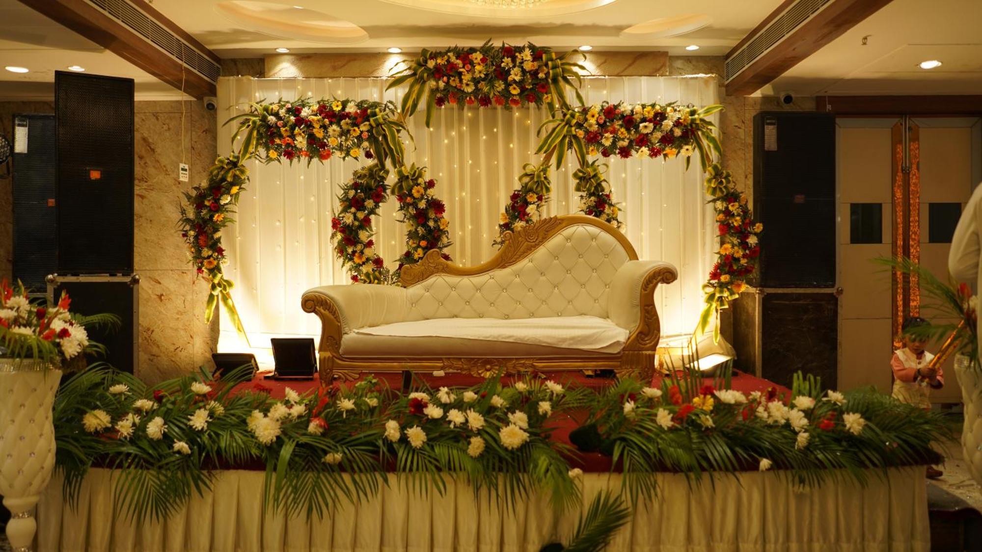 Hotel Silver Pearl Alīgarh Buitenkant foto