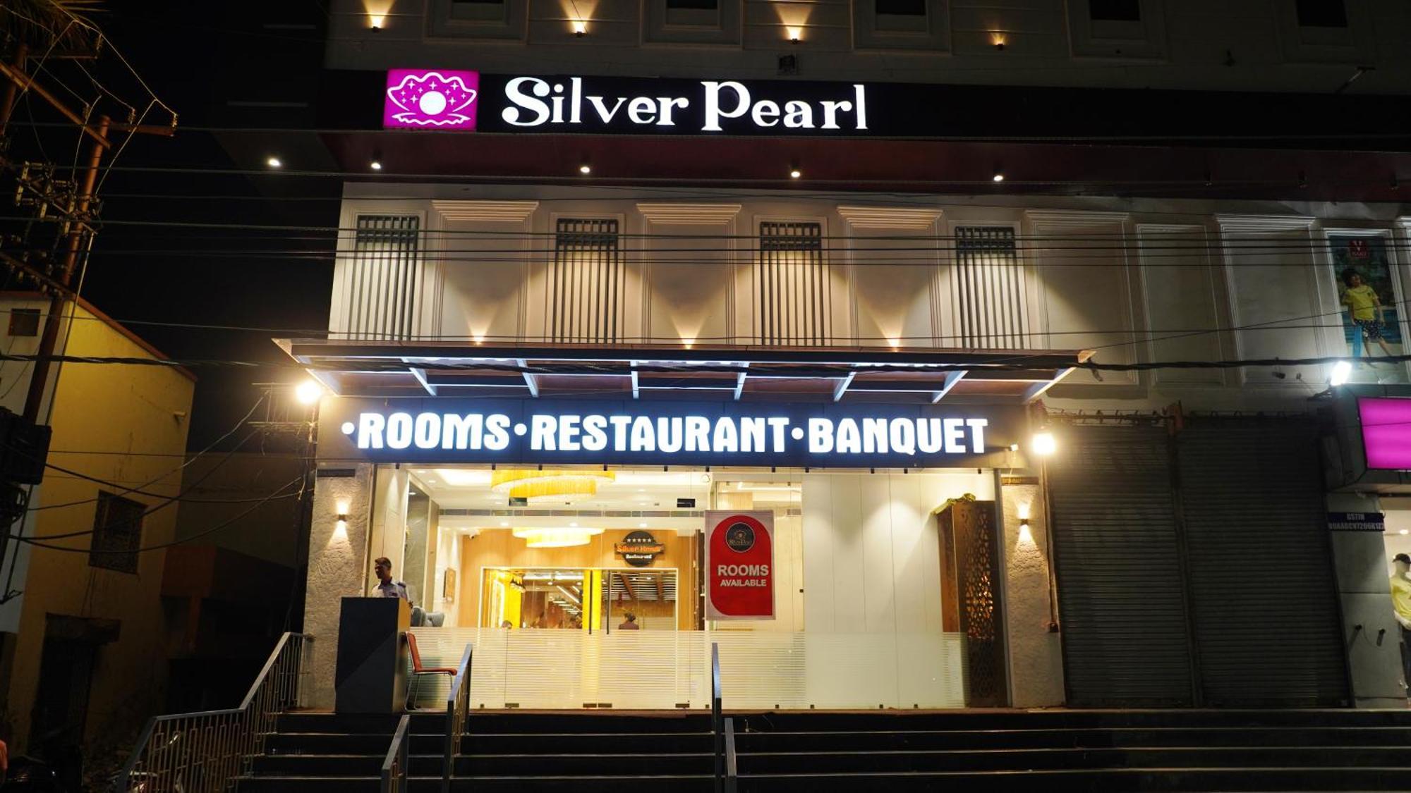 Hotel Silver Pearl Alīgarh Buitenkant foto